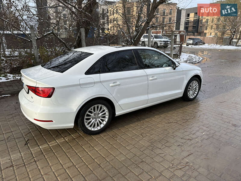 Седан Audi A3 2016 в Івано-Франківську