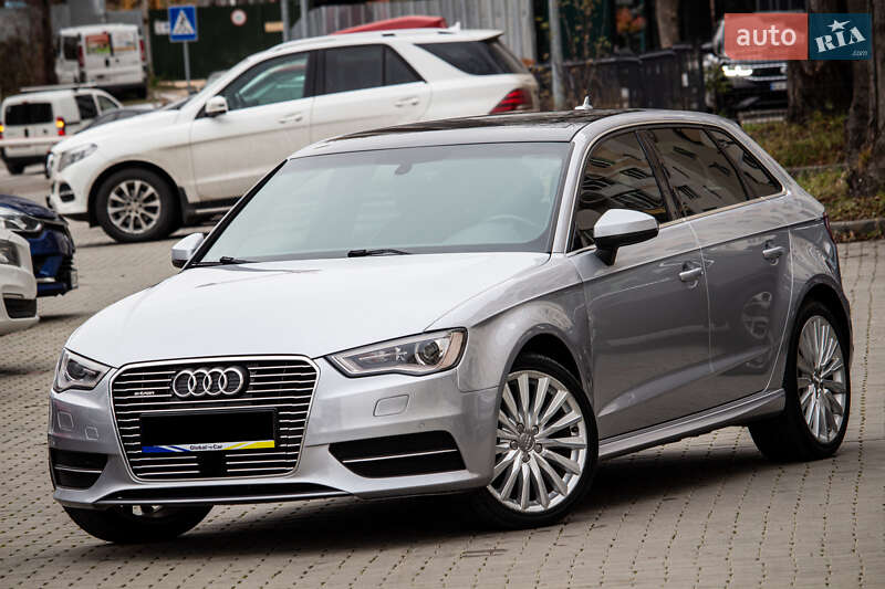 Хэтчбек Audi A3 2015 в 
