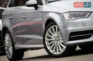 Хэтчбек Audi A3 2015 в 