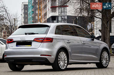 Хэтчбек Audi A3 2015 в 