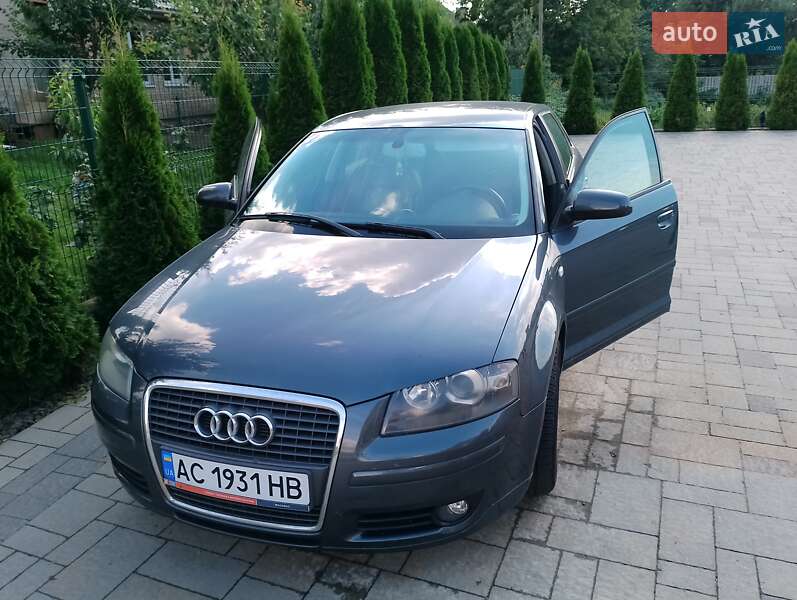 Хэтчбек Audi A3 2004 в 