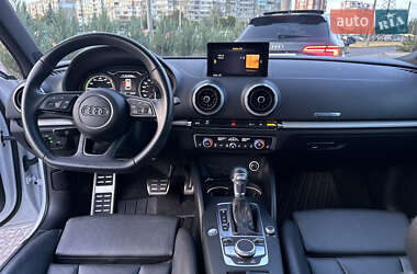 Хэтчбек Audi A3 2017 в 