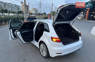 Хэтчбек Audi A3 2017 в 