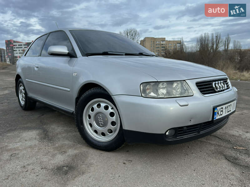 Хетчбек Audi A3 2002 в 