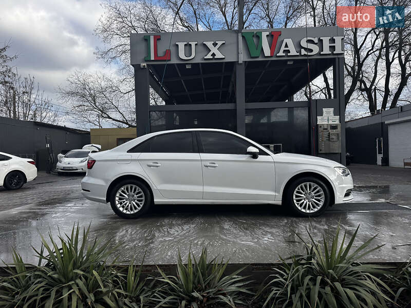 Седан Audi A3 2016 в Одессе