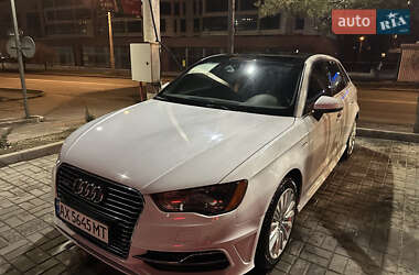 Хэтчбек Audi A3 2015 в 