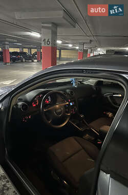 Хэтчбек Audi A3 2003 в 