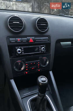 Хэтчбек Audi A3 2003 в 