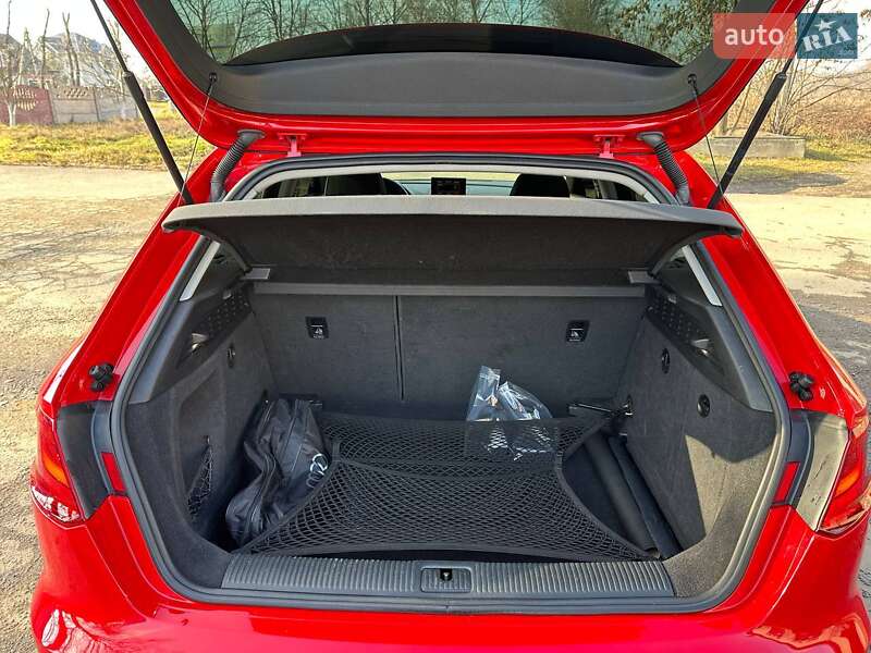 Хетчбек Audi A3 2015 в Новоселиці
