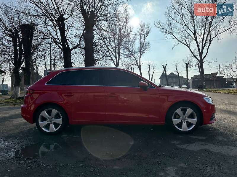 Хетчбек Audi A3 2015 в Новоселиці