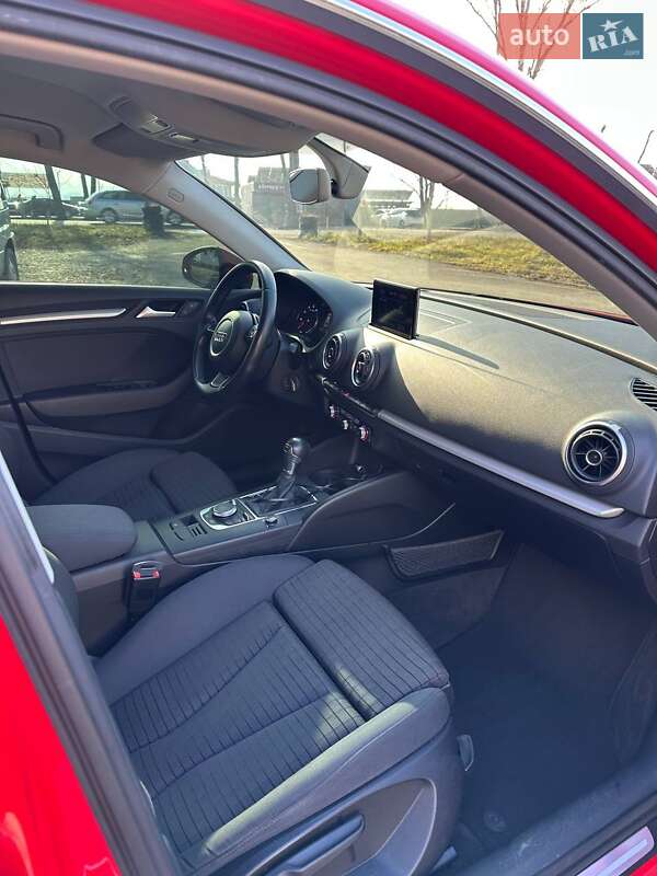 Хетчбек Audi A3 2015 в Новоселиці