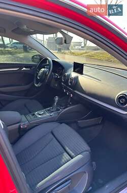 Хэтчбек Audi A3 2015 в 