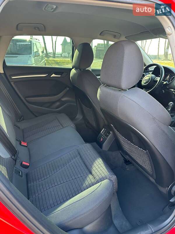 Хетчбек Audi A3 2015 в Новоселиці