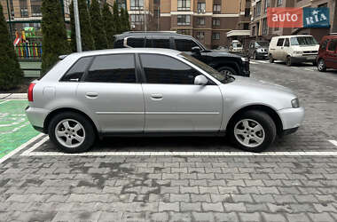 Хэтчбек Audi A3 2003 в 