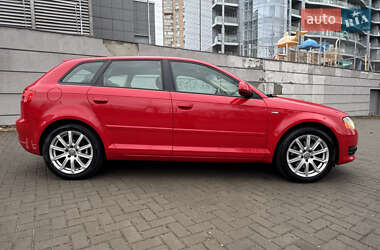 Хэтчбек Audi A3 2010 в 
