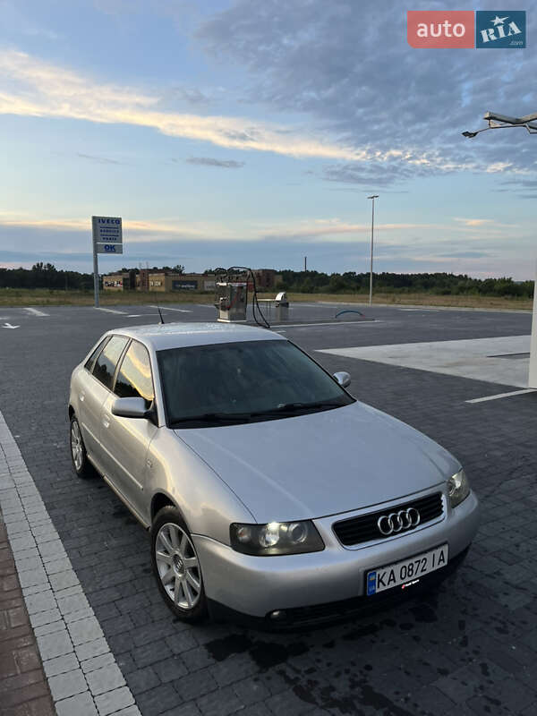 Хэтчбек Audi A3 2003 в 