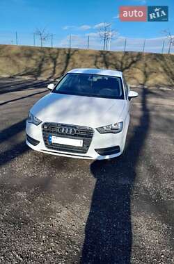 Хетчбек Audi A3 2015 в Заставній