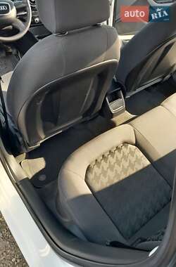 Хэтчбек Audi A3 2015 в 