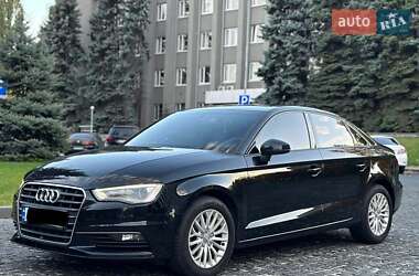 Седан Audi A3 2016 в Днепре