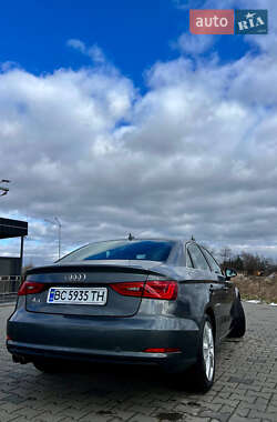 Седан Audi A3 2014 в Яворове