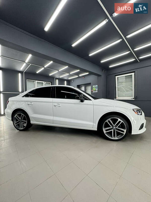 Седан Audi A3 2017 в Львове