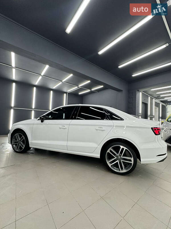 Седан Audi A3 2017 в Львове
