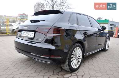 Хэтчбек Audi A3 2016 в 