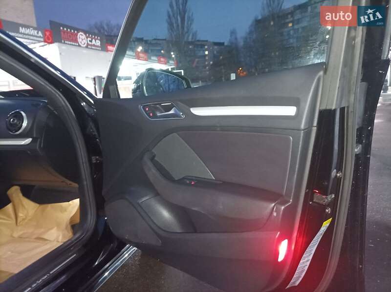 Хэтчбек Audi A3 2016 в Киеве