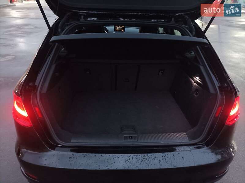 Хэтчбек Audi A3 2016 в Киеве