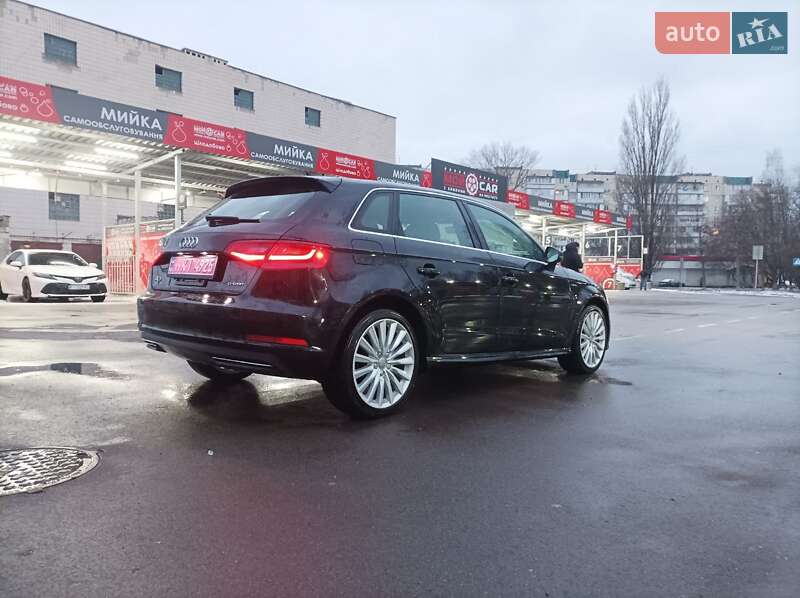 Хэтчбек Audi A3 2016 в Киеве