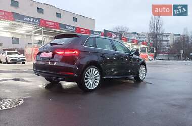 Хэтчбек Audi A3 2016 в Киеве