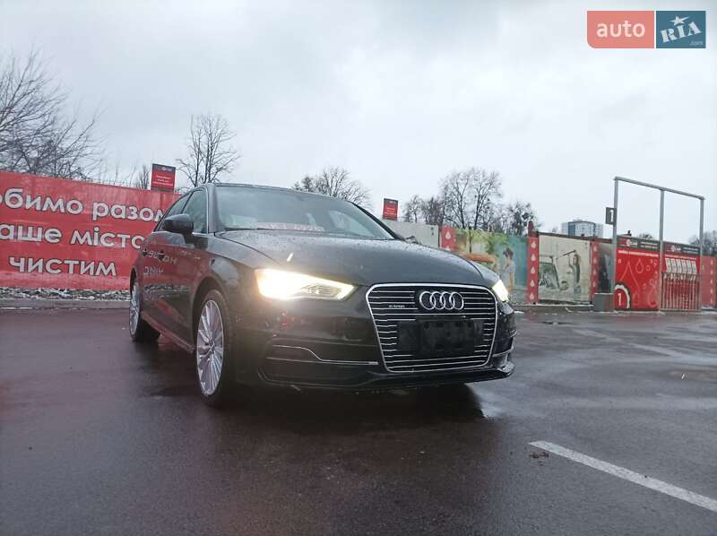 Хэтчбек Audi A3 2016 в Киеве