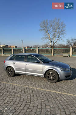Хэтчбек Audi A3 2004 в 
