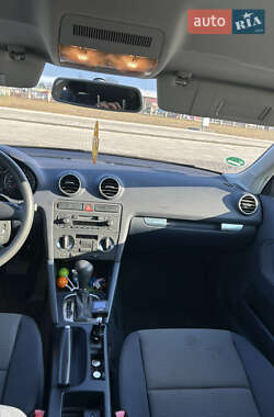 Хэтчбек Audi A3 2004 в 