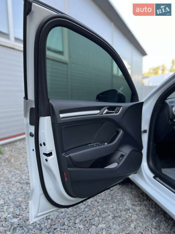 Седан Audi A3 2016 в Вишгороді