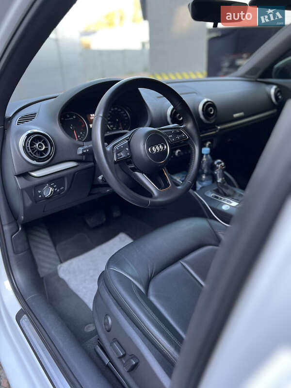 Седан Audi A3 2016 в Вишгороді