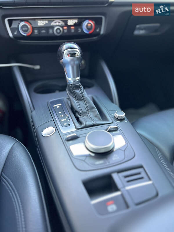 Седан Audi A3 2016 в Вишгороді