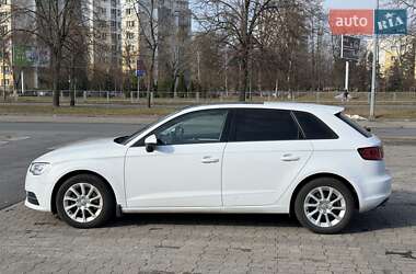 Хэтчбек Audi A3 2015 в 