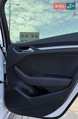 Хэтчбек Audi A3 2015 в 