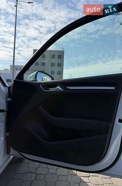 Хэтчбек Audi A3 2015 в 