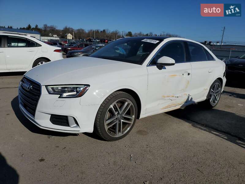 Седан Audi A3 2018 в Киеве
