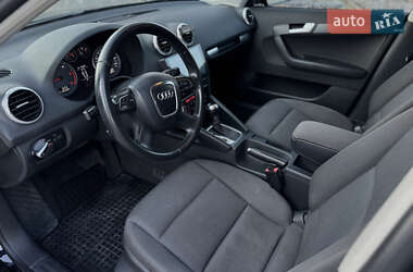 Хэтчбек Audi A3 2012 в 