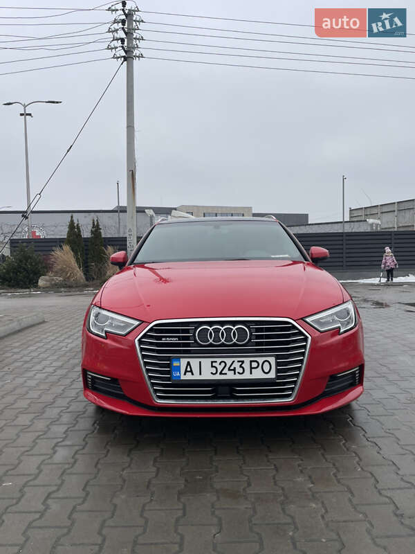 Хэтчбек Audi A3 2016 в 