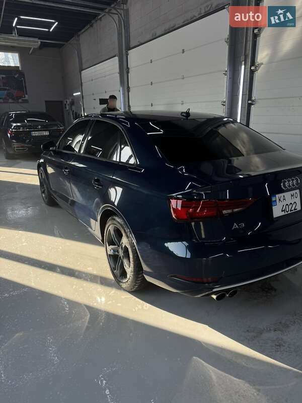 Седан Audi A3 2017 в Киеве