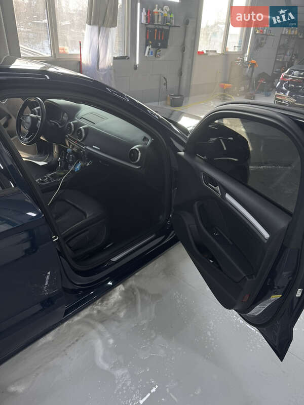Седан Audi A3 2017 в Киеве
