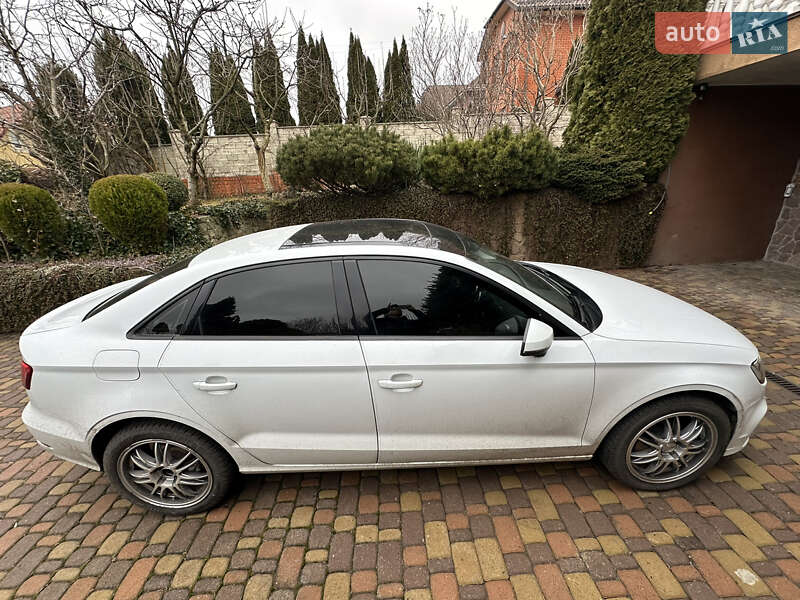 Седан Audi A3 2016 в Ровно