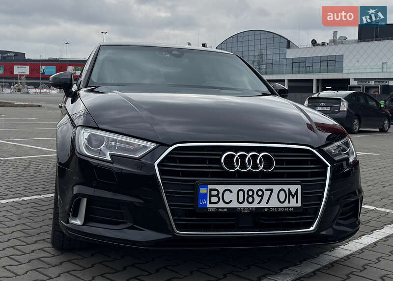Седан Audi A3 2018 в Киеве
