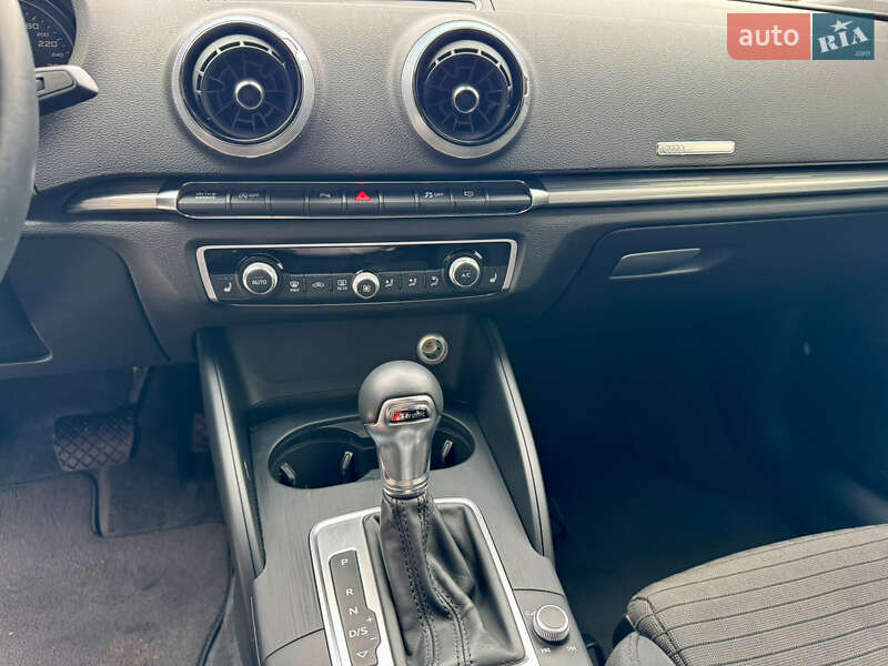 Седан Audi A3 2018 в Киеве