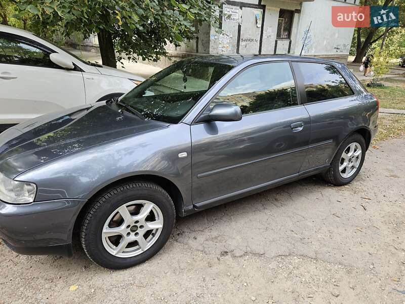 Хэтчбек Audi A3 2003 в 