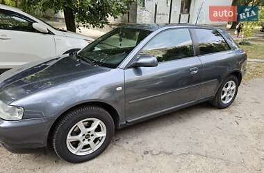 Хэтчбек Audi A3 2003 в 